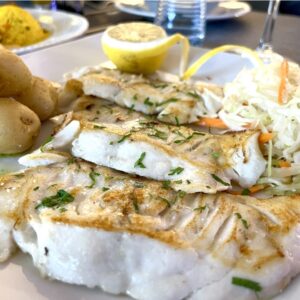 Menú con Primer plato + Segundo plato + Agua + Postre o Café