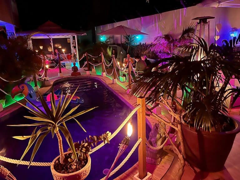 2 Cocktails + Shisha  Premium + 2 chupitos + Palomitas
