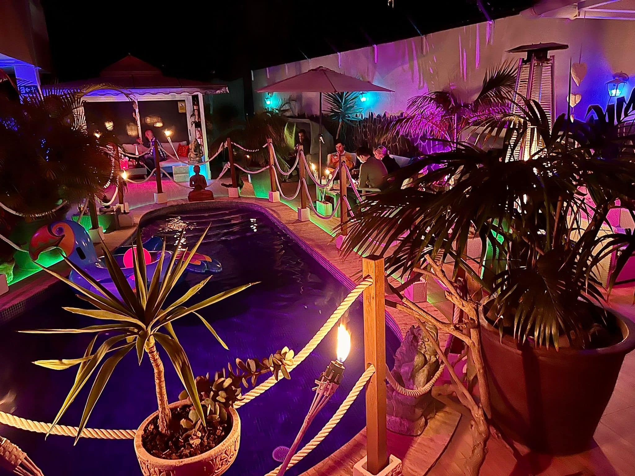2 Cocktails + Shisha  Premium + 2 chupitos + Palomitas